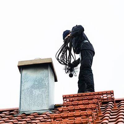 L'entretien du conduit de fumée : nettoyage et ramonage - Cheminées  Poujoulat